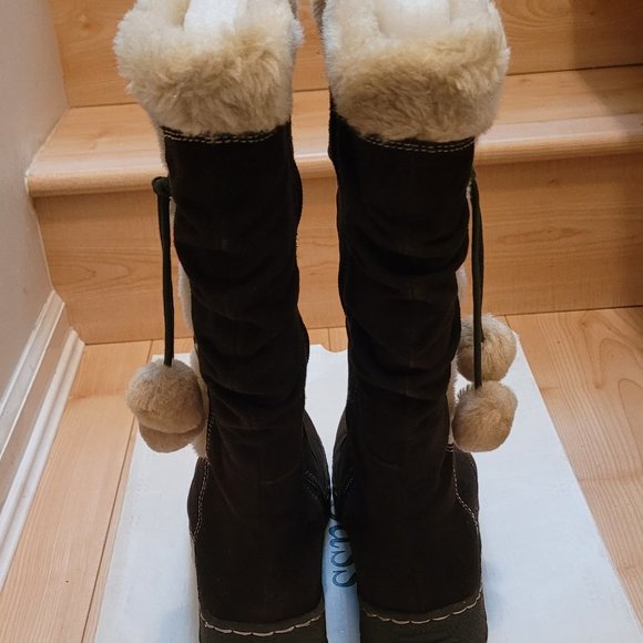 Bass Suede Boots with Fur Trim and Pom Pom Size 6 - Picture 2 of 10